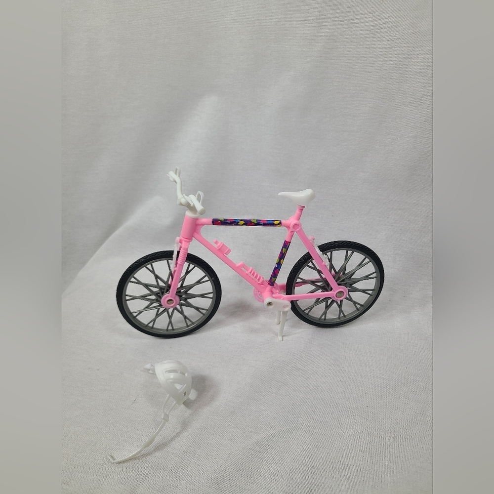 Barbie bike and helmet- Vintage